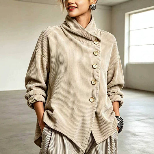 Nina™ | Asymmetrische Samt-Stehkragenbluse mit Knöpfen – Sand